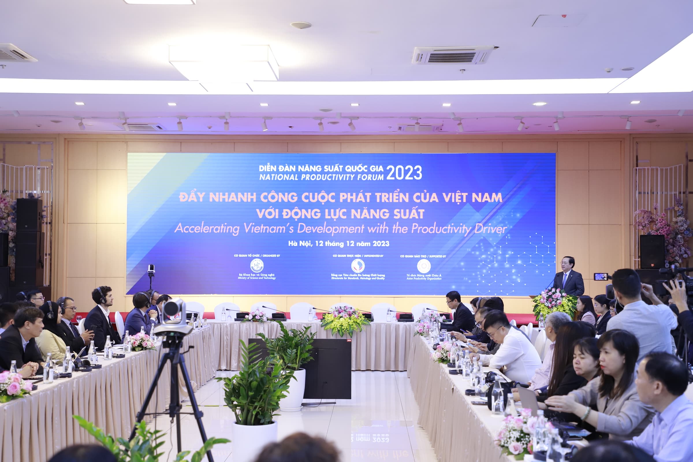 Hoạt động bên lề